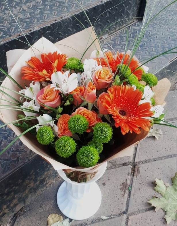 Букет цветов из: Герберы, Хризантемы, Альстромерии и Розы в Ноябрьск
