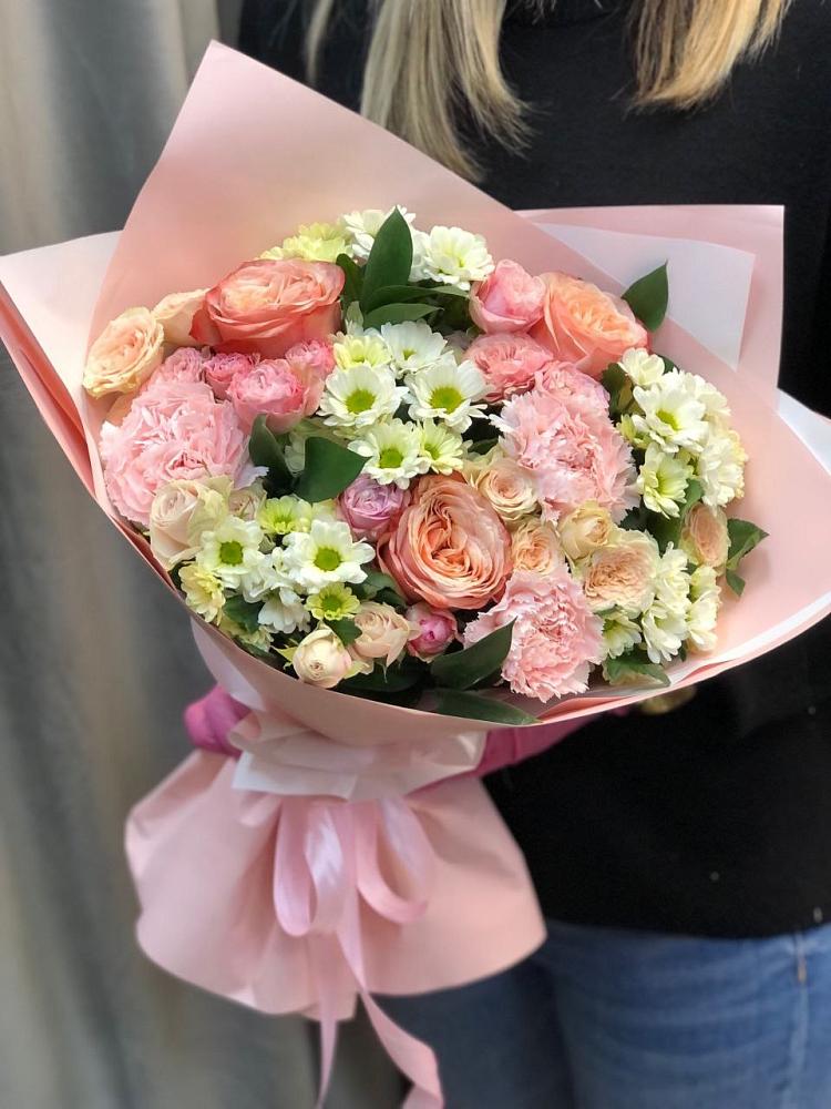 Букет цветов из: Гвоздики, Розы и Хризантемы в Ноябрьск