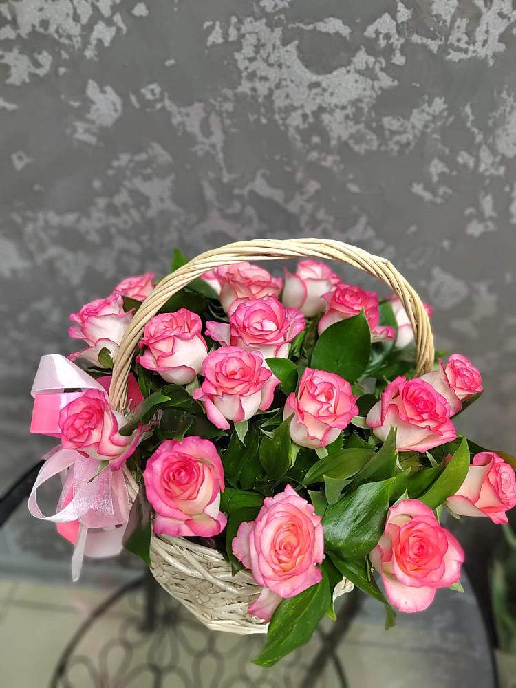 Цветочная композиция из Розы в корзине в Ноябрьск