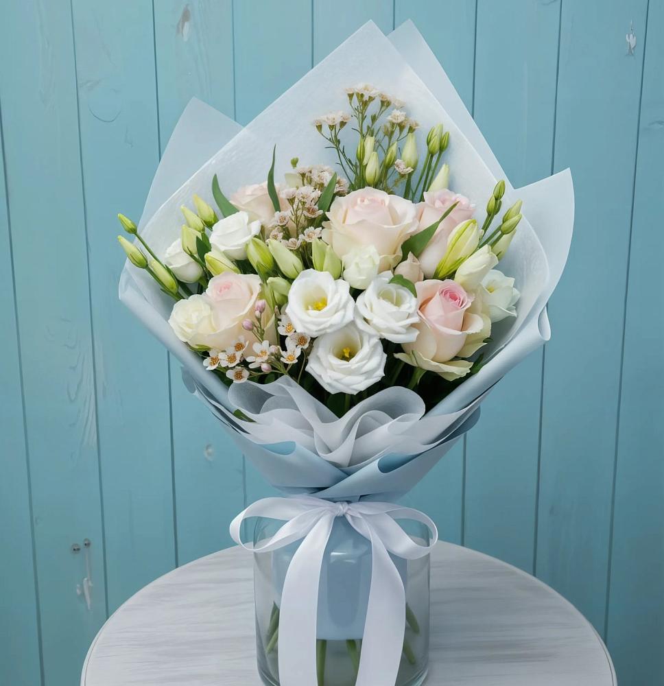 Букет цветов из: Розы и Лизиантусы в Ноябрьск