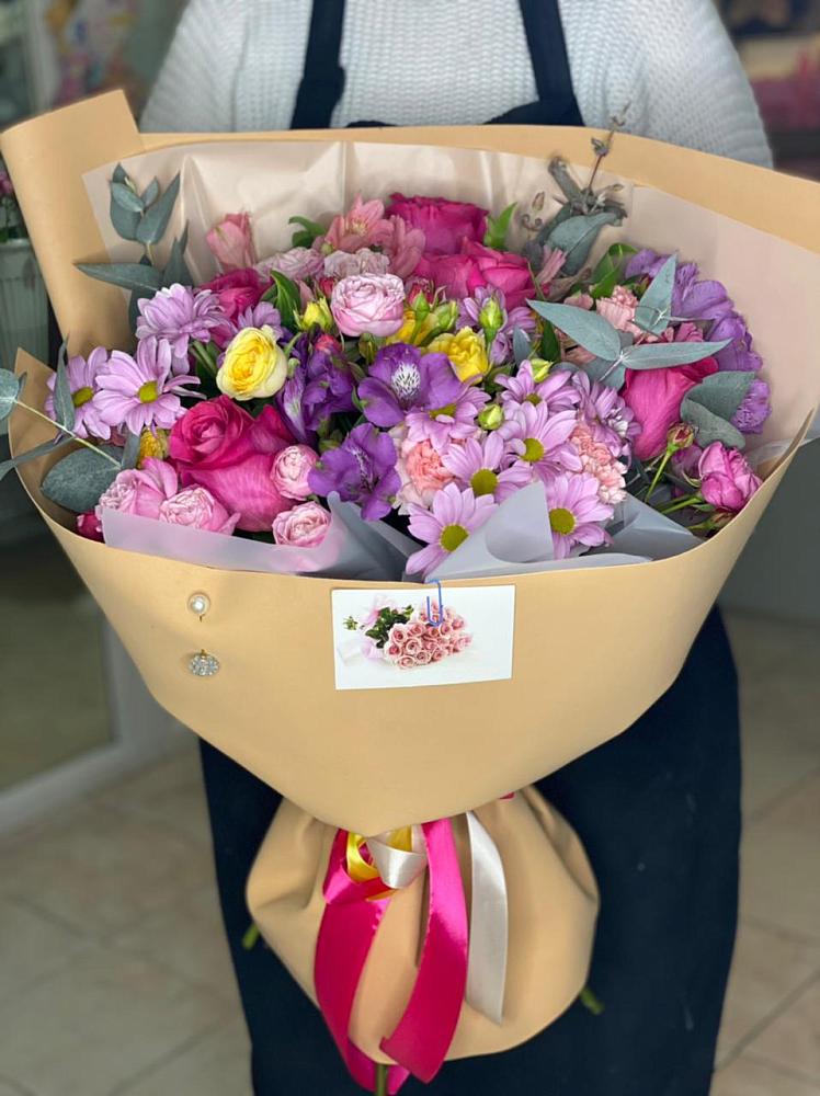 Букет цветов из: Хризантемы, Гвоздики и Альстромерии в Ноябрьск