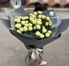 Букет Белые кустовые розы Солинеро в Ноябрьск