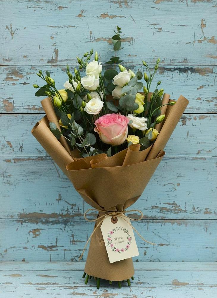 Букет цветов из: Розы и Лизиантусы в Ноябрьск