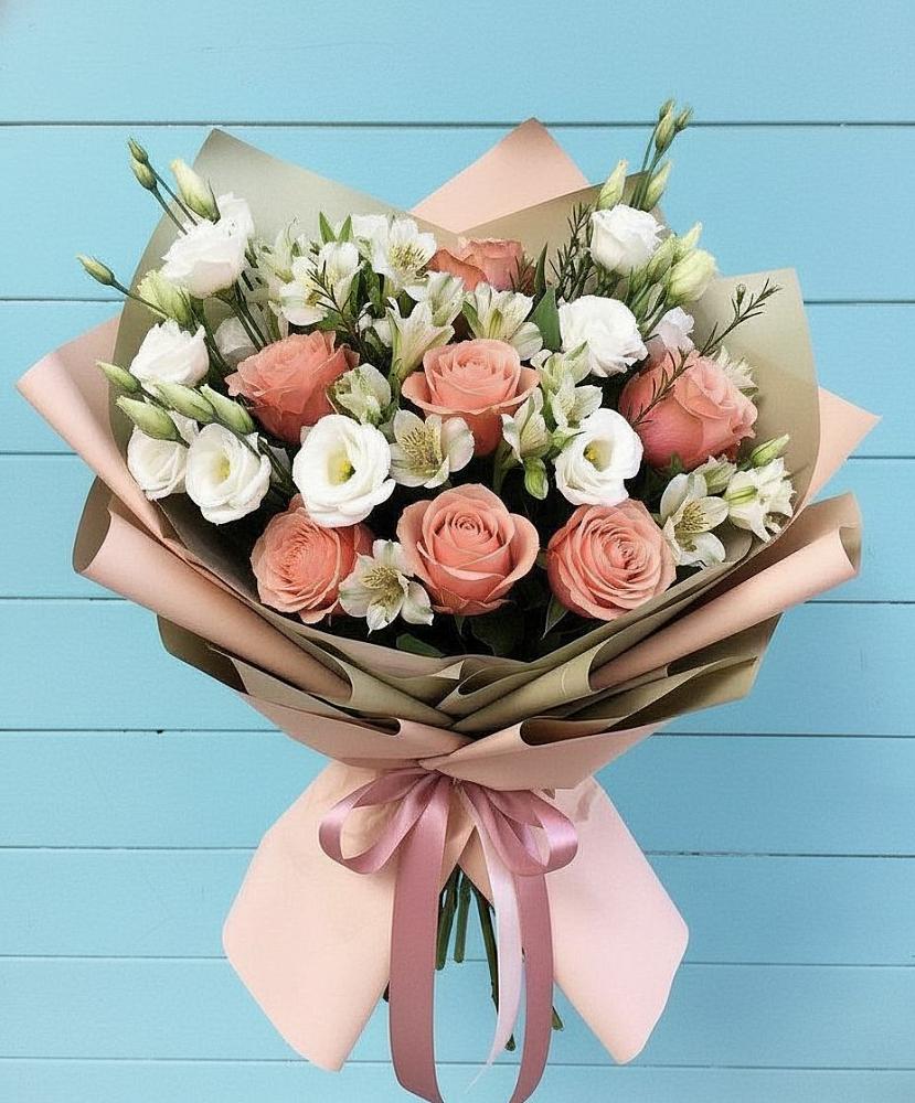 Букет олимп в Ноябрьск Букет цветов из: Розы, Альстромерии и Лизиантусы в Ноябрьск