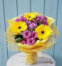 Букет цветов из:  Хризантемы и Герберы в Ноябрьск
