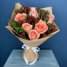 Букет Сплетённые любовью в Ноябрьск Букет цветов из:  Розы и Альстромерии в Ноябрьск
