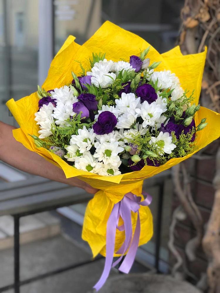 Букет цветов из: Ирисы, Хризантемы и Ромашки в Ноябрьск