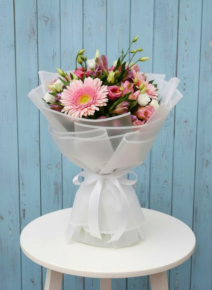 Букет цветов из: Герберы, Альстромерии и Лизиантусы в Ноябрьск