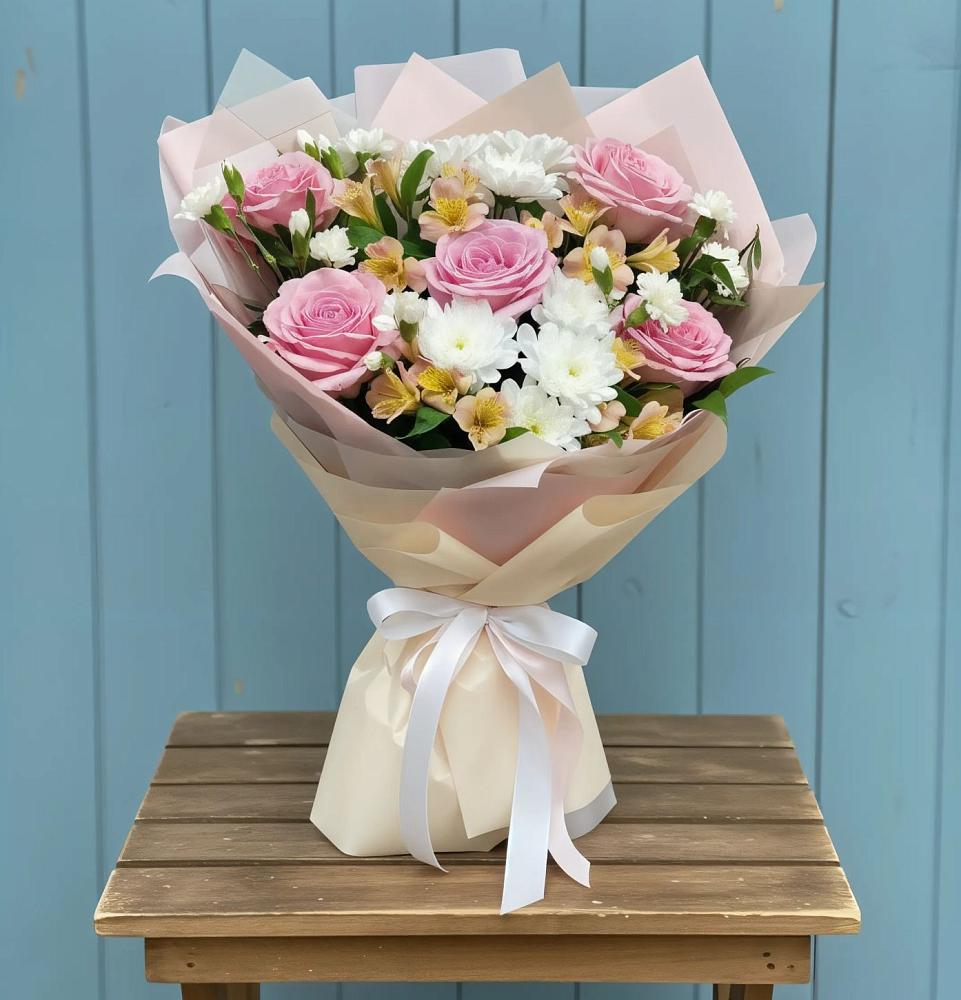 Букет цветов из: Гвоздики, Орхидеи и Розы в Ноябрьск