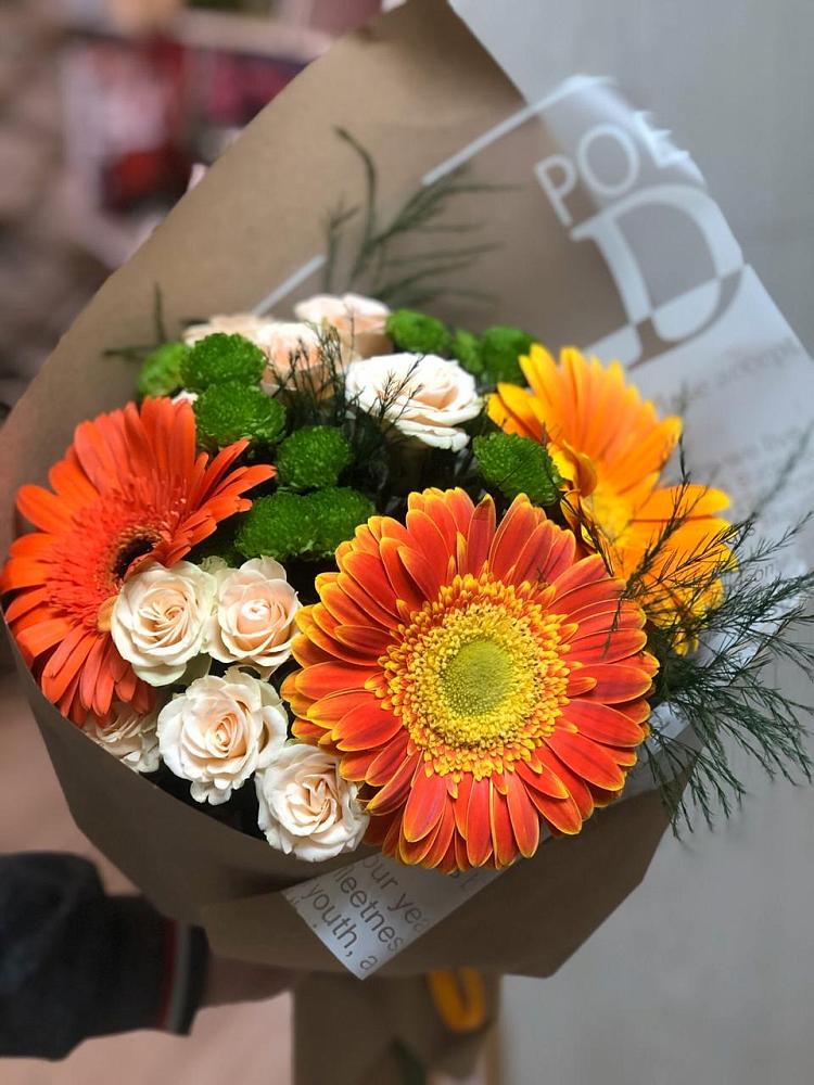 Букет цветов из: Герберы, Хризантемы и Розы в Ноябрьск