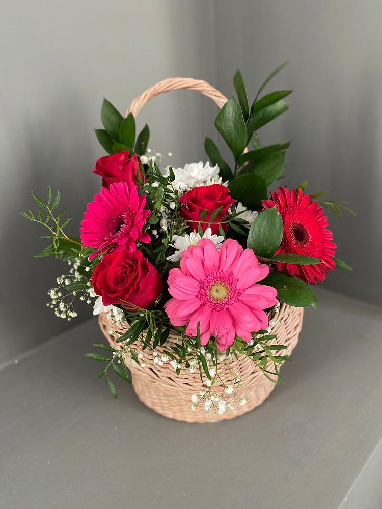 Цветочная композиция из Розы, Хризантемы и Герберы в корзине в Ноябрьск