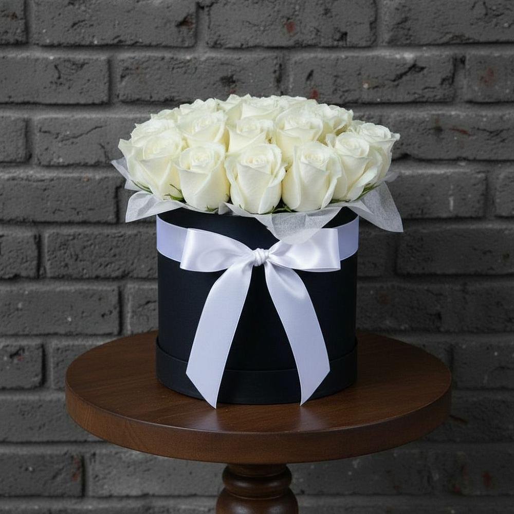 Композиция воздушная нежность в Ноябрьск Цветочная композиция из Розы в шляпной коробке в Ноябрьск