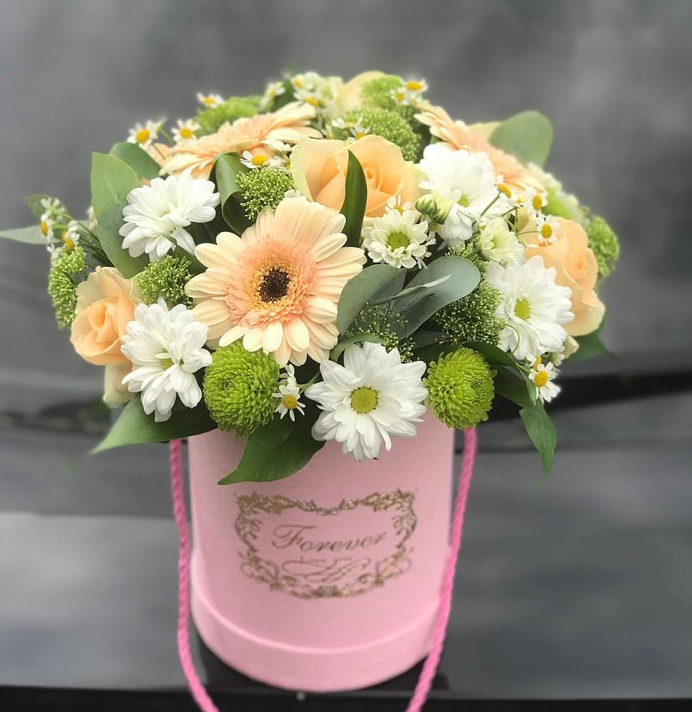 Цветочная композиция из Розы, Герберы и Хризантемы в шляпной коробке в Ноябрьск