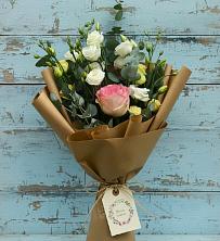 Букет нежный привет в Ноябрьск Букет цветов из:  Розы и Лизиантусы в Ноябрьск