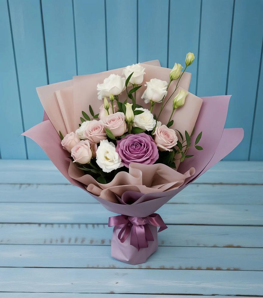 Букет цветов из: Розы и Лизиантусы в Ноябрьск