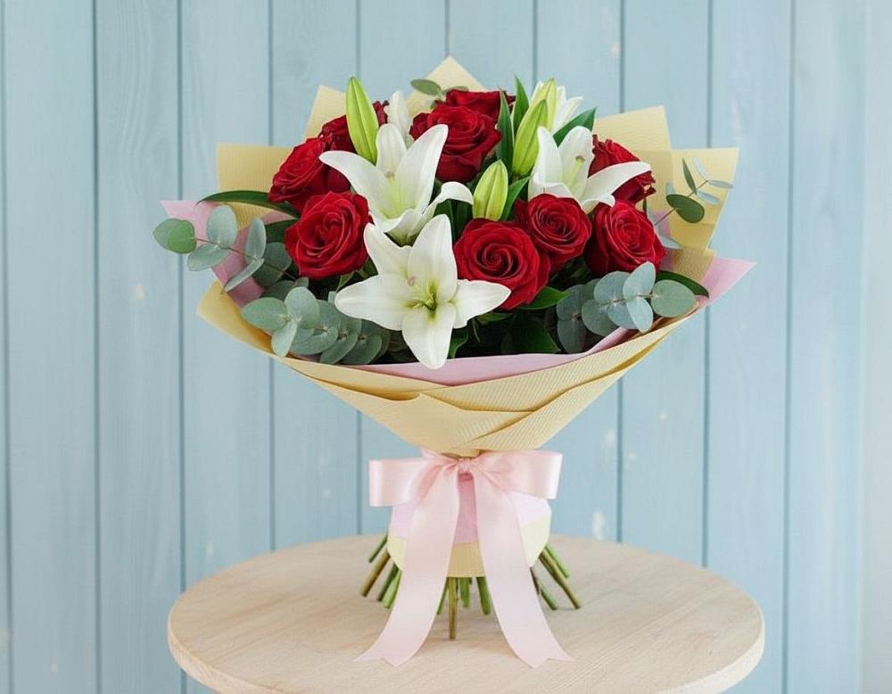 Букет Элегантная гармония в Ноябрьск Букет цветов из: Лилии и Розы в Ноябрьск